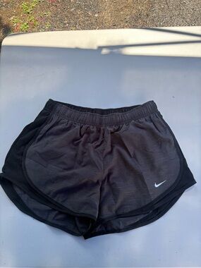 Nike women’s sports shorts